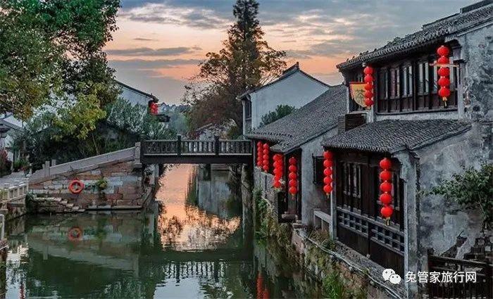 酒店老板当着人面拉着我手让我闻他嘴